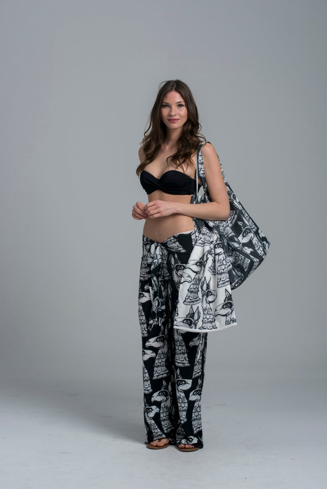 SOFIA Llamas - Black / White